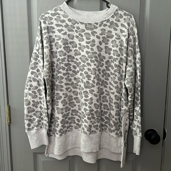 aerie Tops - Aerie Split Side Leopard Print Sweatshirt